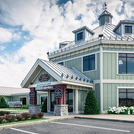 Hotel St-Bernard Saint-Bernard-de-Lacolle Bagian luar foto