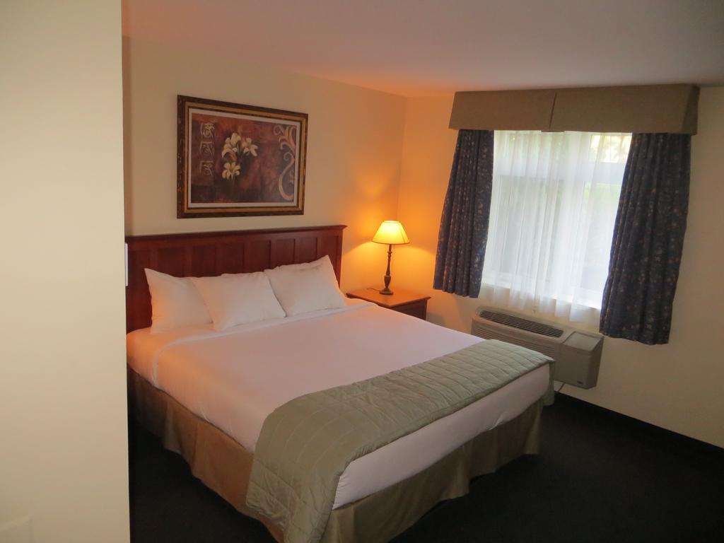 Hotel St-Bernard Saint-Bernard-de-Lacolle Ruang foto
