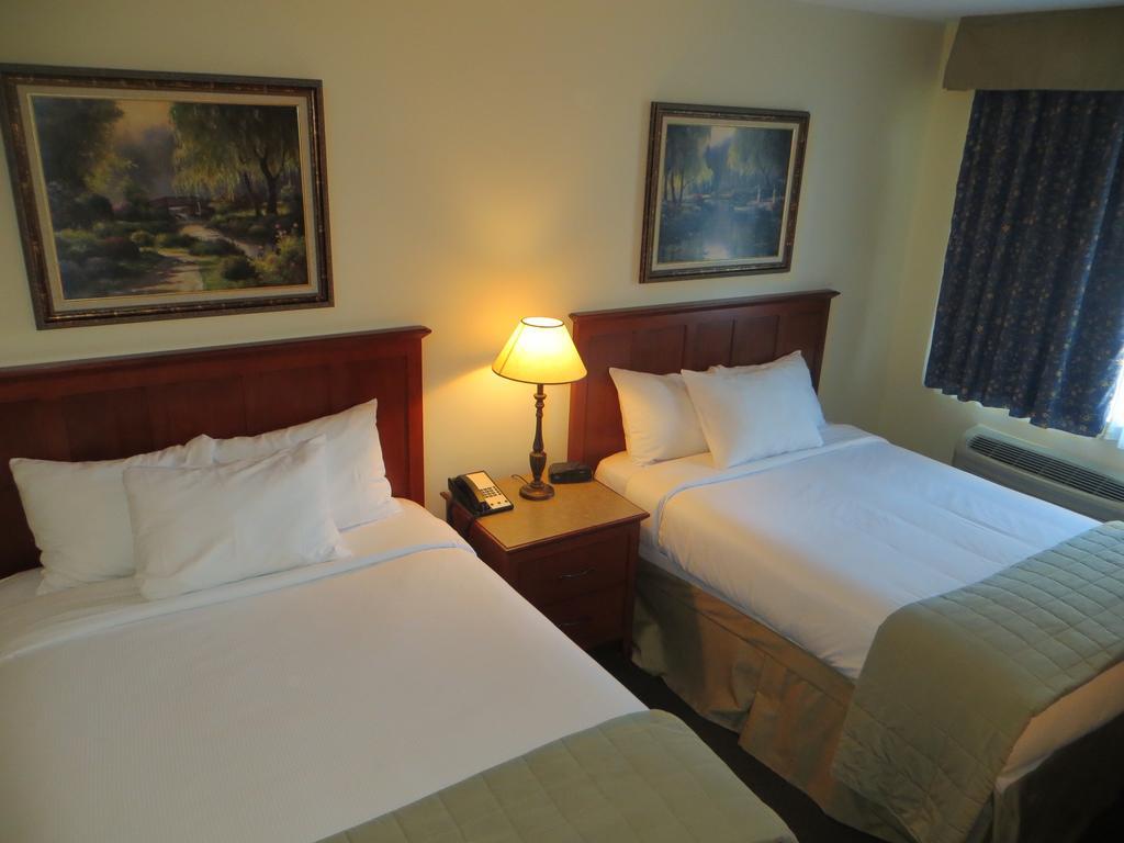 Hotel St-Bernard Saint-Bernard-de-Lacolle Ruang foto