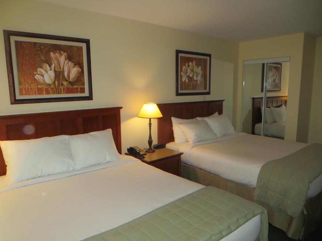 Hotel St-Bernard Saint-Bernard-de-Lacolle Ruang foto