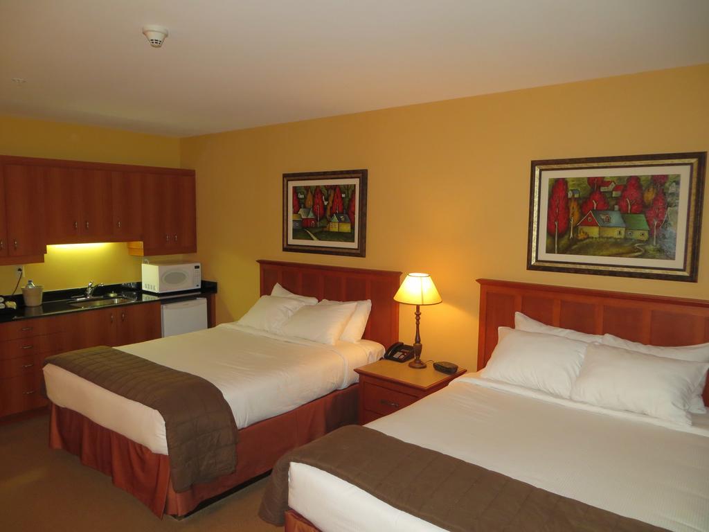 Hotel St-Bernard Saint-Bernard-de-Lacolle Ruang foto
