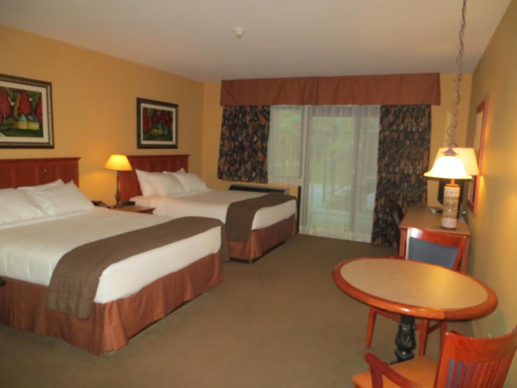 Hotel St-Bernard Saint-Bernard-de-Lacolle Ruang foto