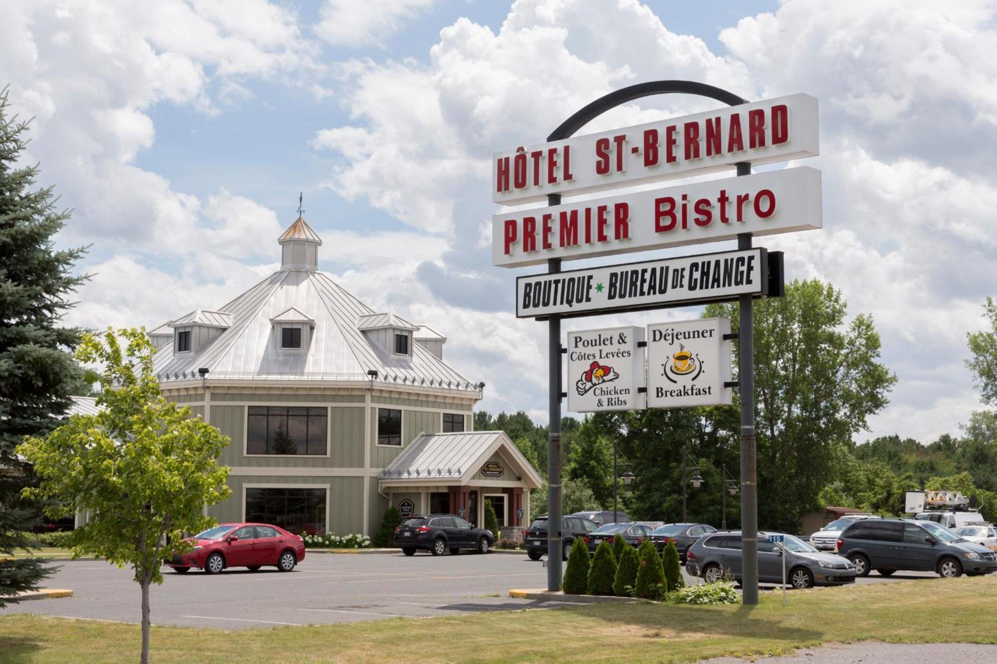 Hotel St-Bernard Saint-Bernard-de-Lacolle Bagian luar foto