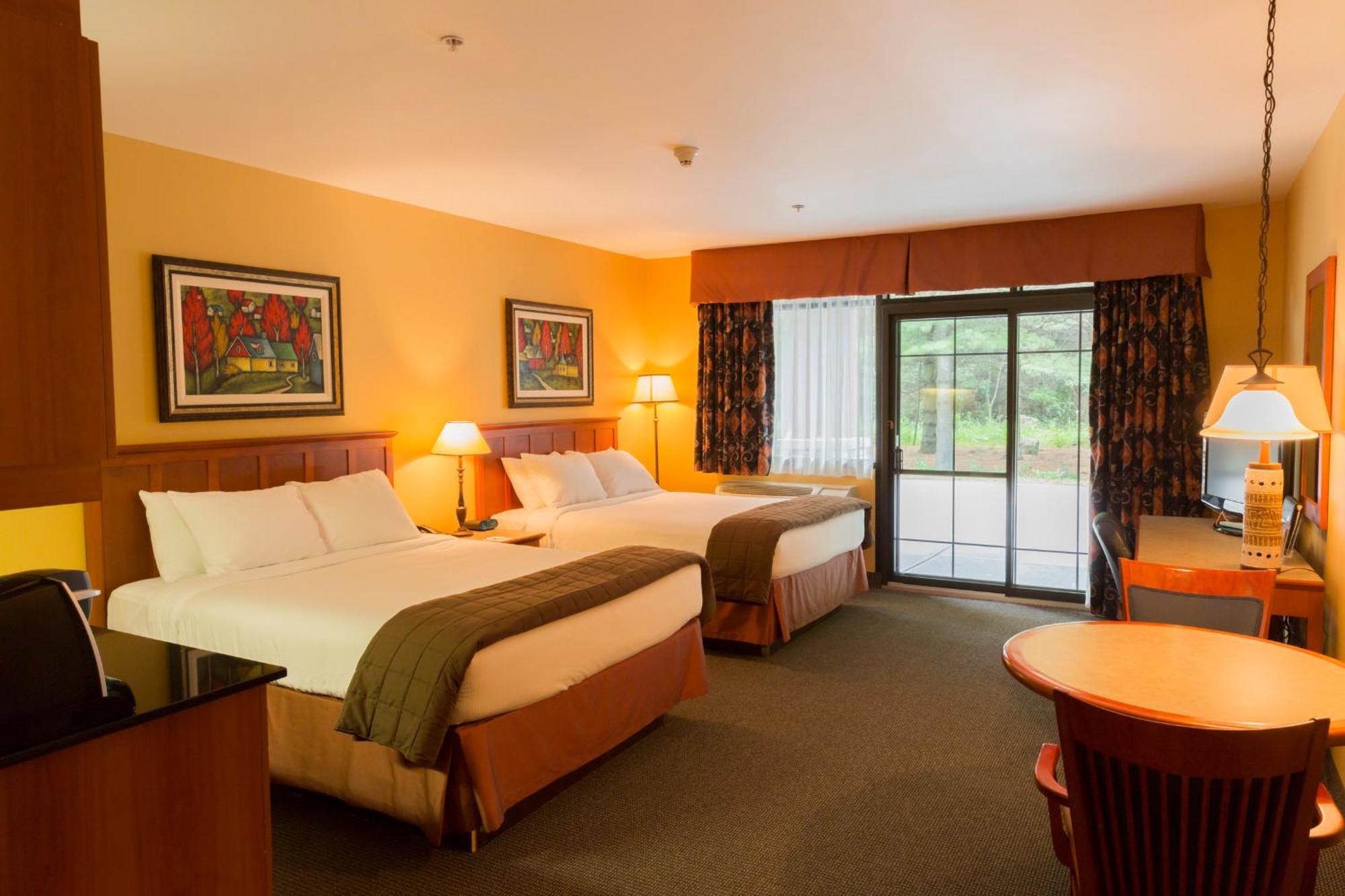 Hotel St-Bernard Saint-Bernard-de-Lacolle Bagian luar foto
