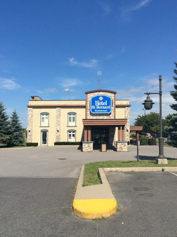 Hotel St-Bernard Saint-Bernard-de-Lacolle Bagian luar foto